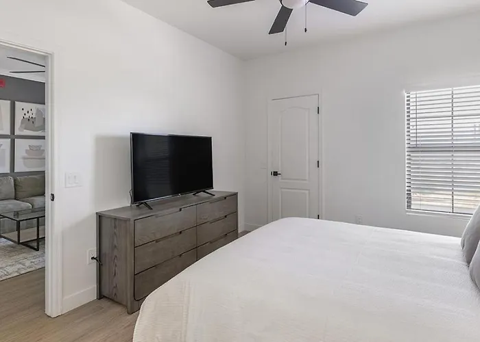 Landing Modern With Amazing Amenities * Chandler