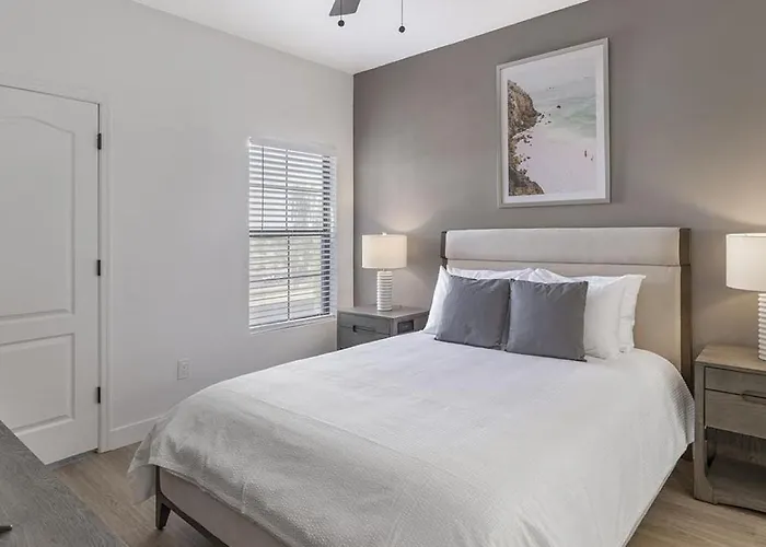 Apartment Landing Modern With Amazing Amenities *