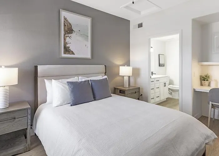 Apartment Landing Modern With Amazing Amenities Chandler