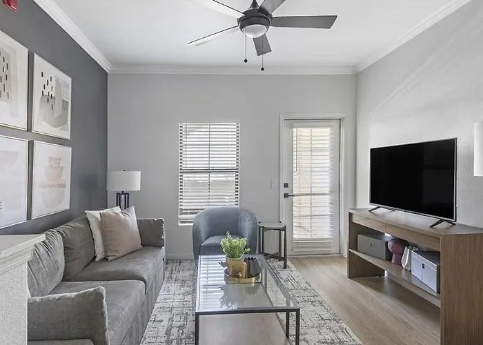 Apartment Landing Modern With Amazing Amenities *